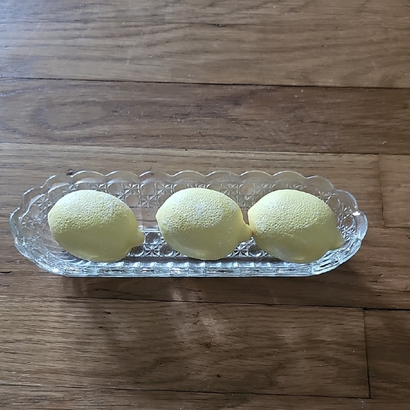 Avon Dish & Soaps Vintage Scalloped Crystal Soap Dish with 3 Lemon Soaps - Picture 3 of 10